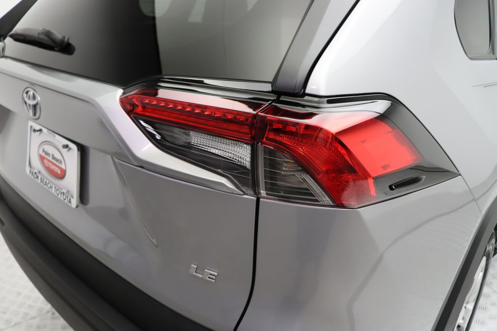2022 Toyota RAV4 LE 9