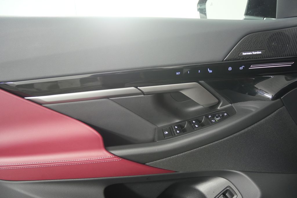 Thumbnail: 2025 BMW 5 Series - 9