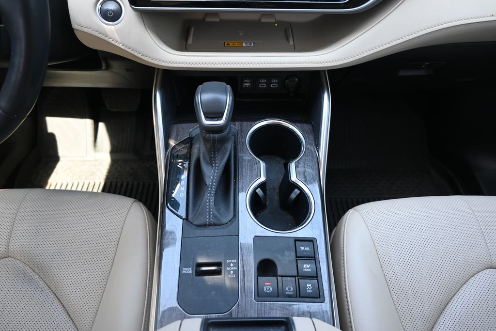 Thumbnail: 2024 Toyota Highlander - 14