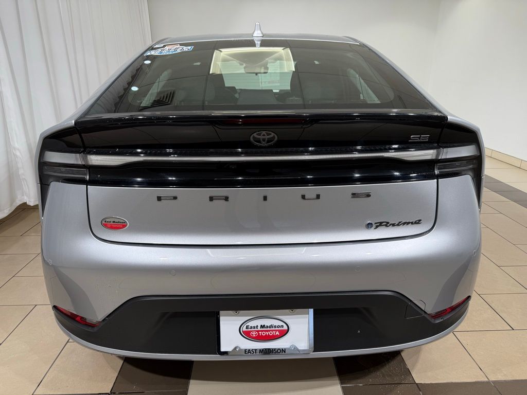 2024 Toyota Prius Prime SE 4