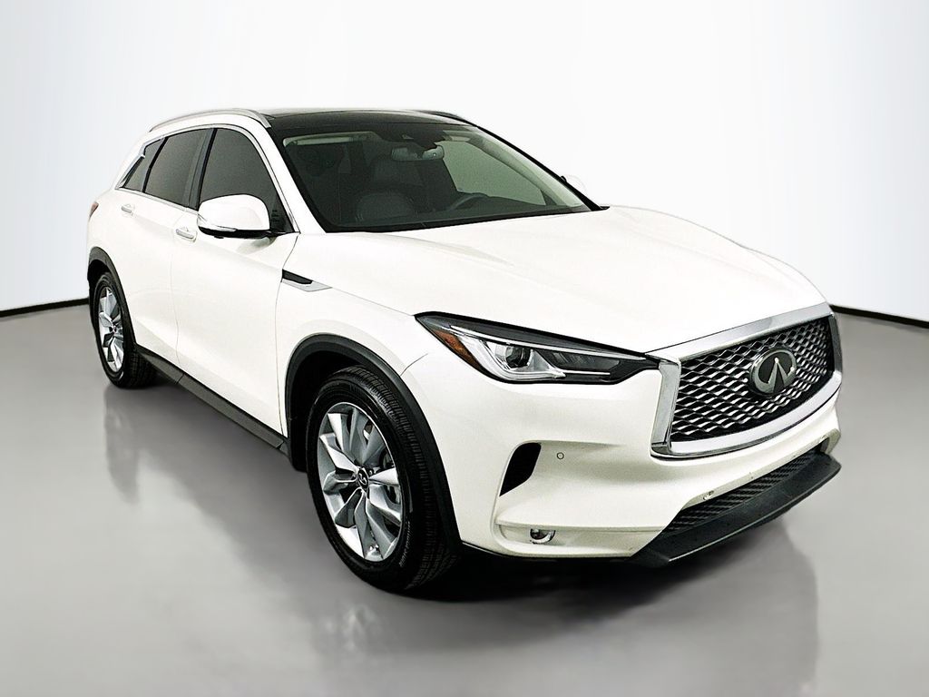 2022 INFINITI QX50 Essential 3