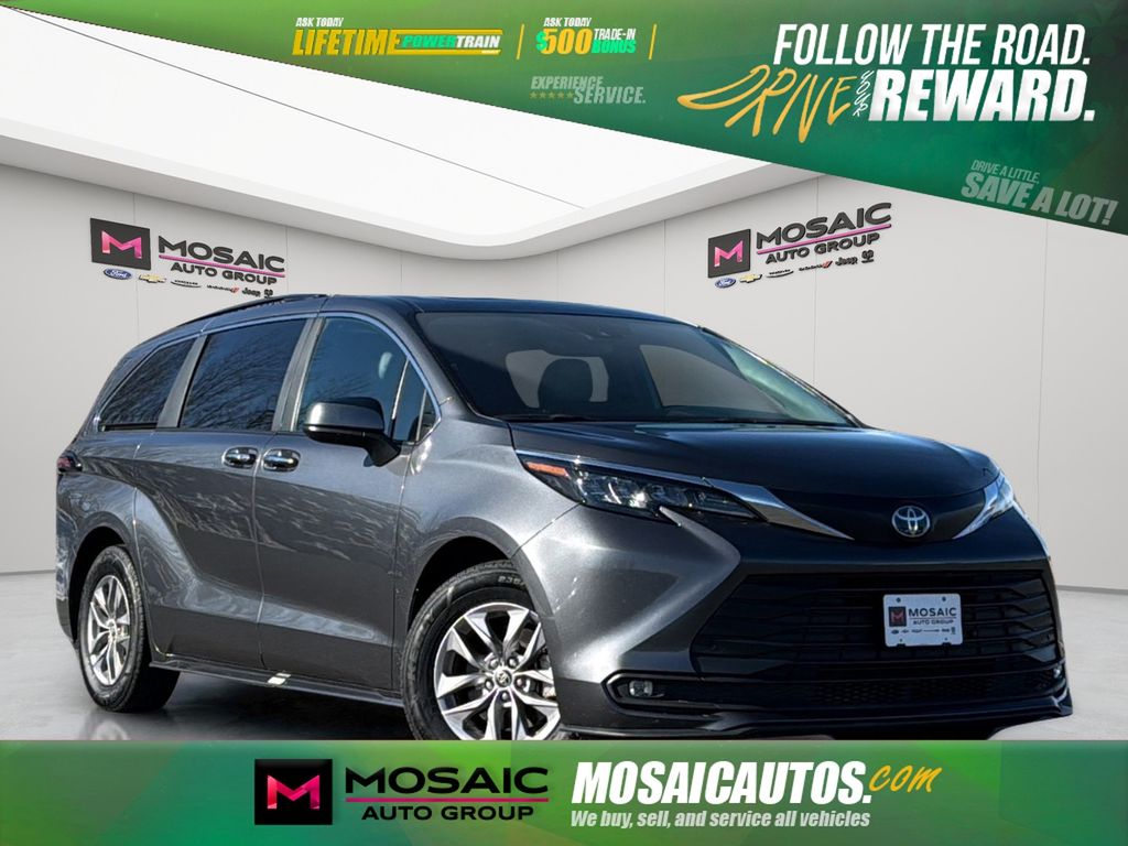 2025 Toyota Sienna XLE 7-Passenger FWD