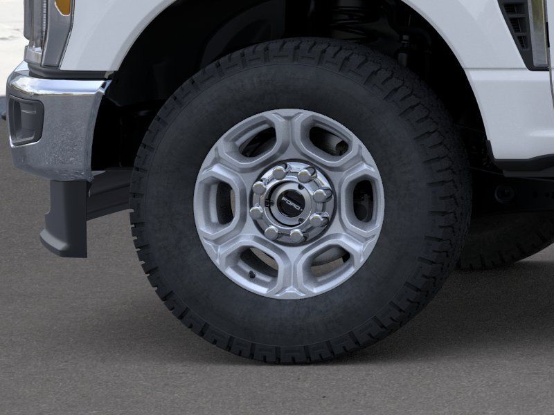 New 2026 Oxford White Ford XLT image 19