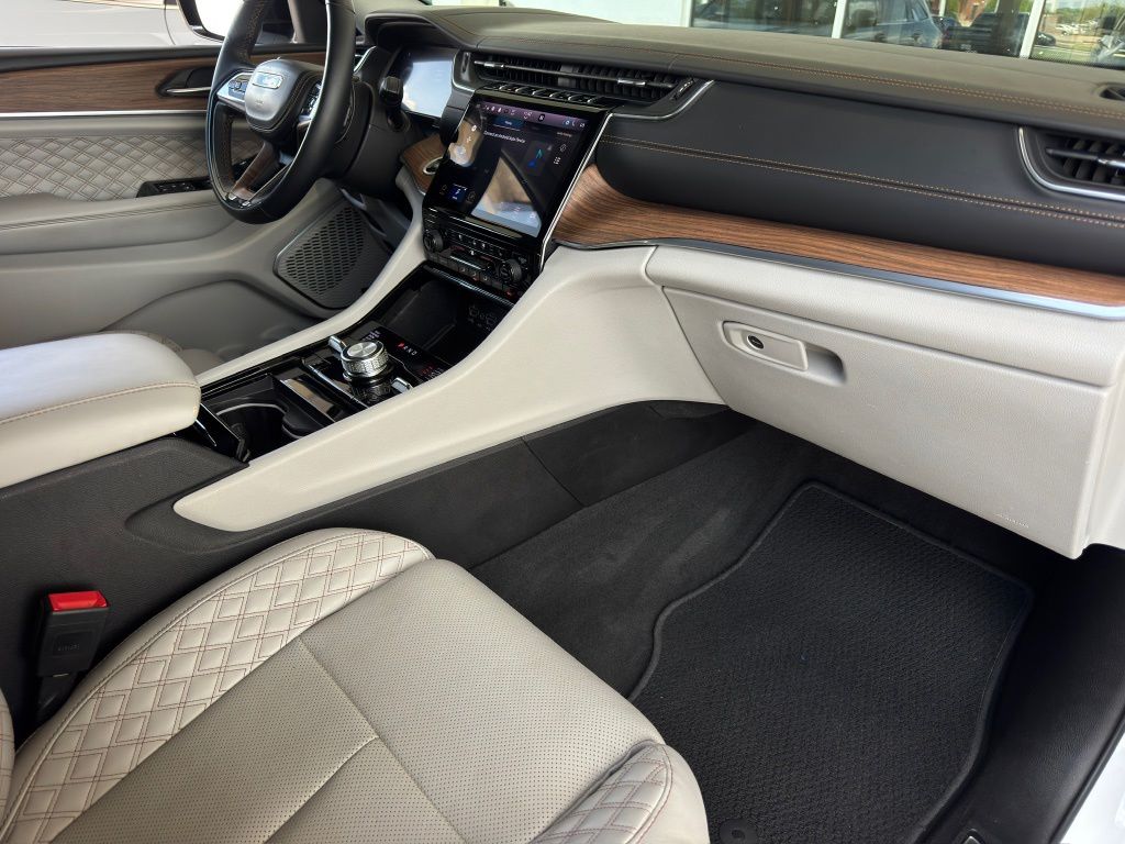 2023 Jeep Grand Cherokee L Summit White at Gullo Toyota
