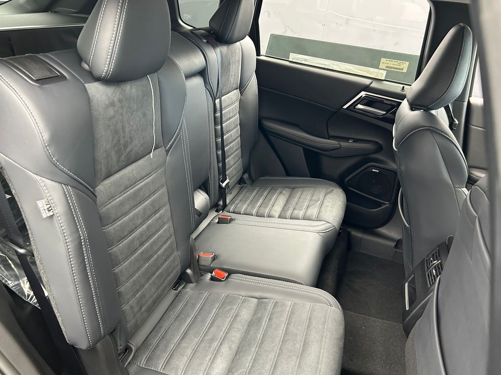New 2026 Graphite Gray Mitsubishi SE image 51
