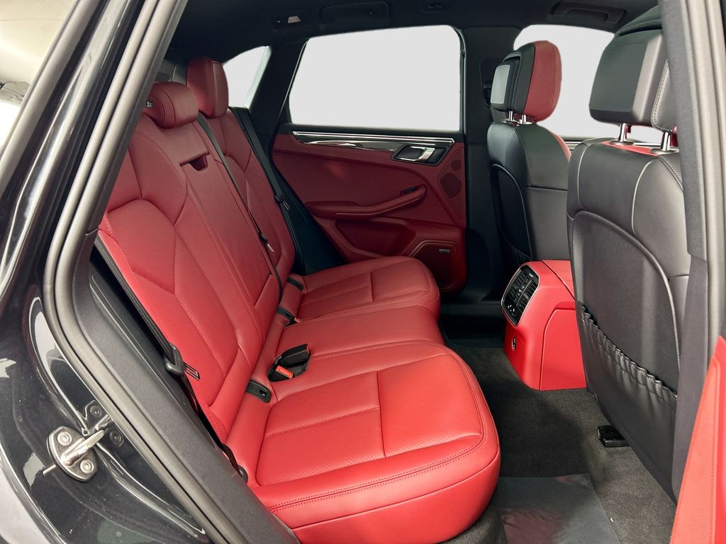 Thumbnail: 2026 Porsche Macan - 23