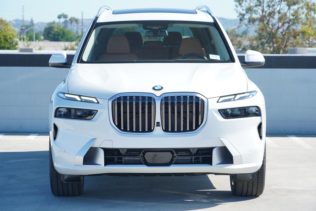 Thumbnail: 2027 BMW X7 - 2