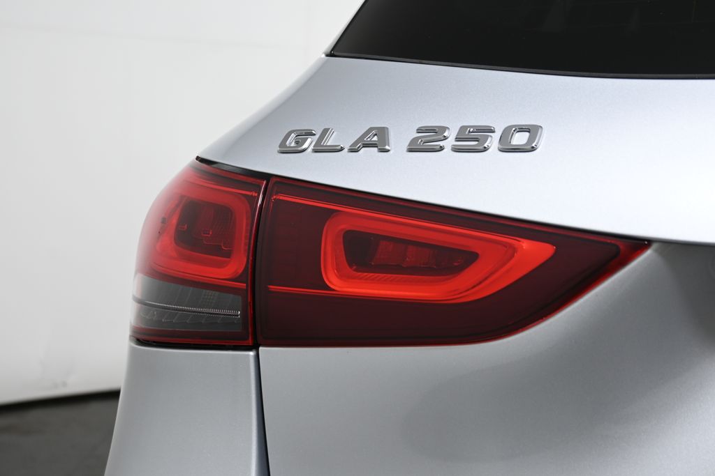 Thumbnail: 2022 Mercedes-Benz GLA - 12