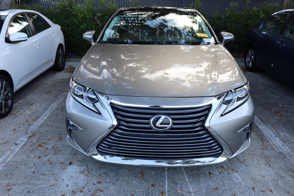 Thumbnail: 2018 Lexus ES - 5