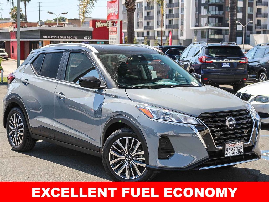 Gray/Super Black 2022 Nissan Kicks SV FWD SUV / Crossover Front-Wheel Drive Continuously Variable Transmission