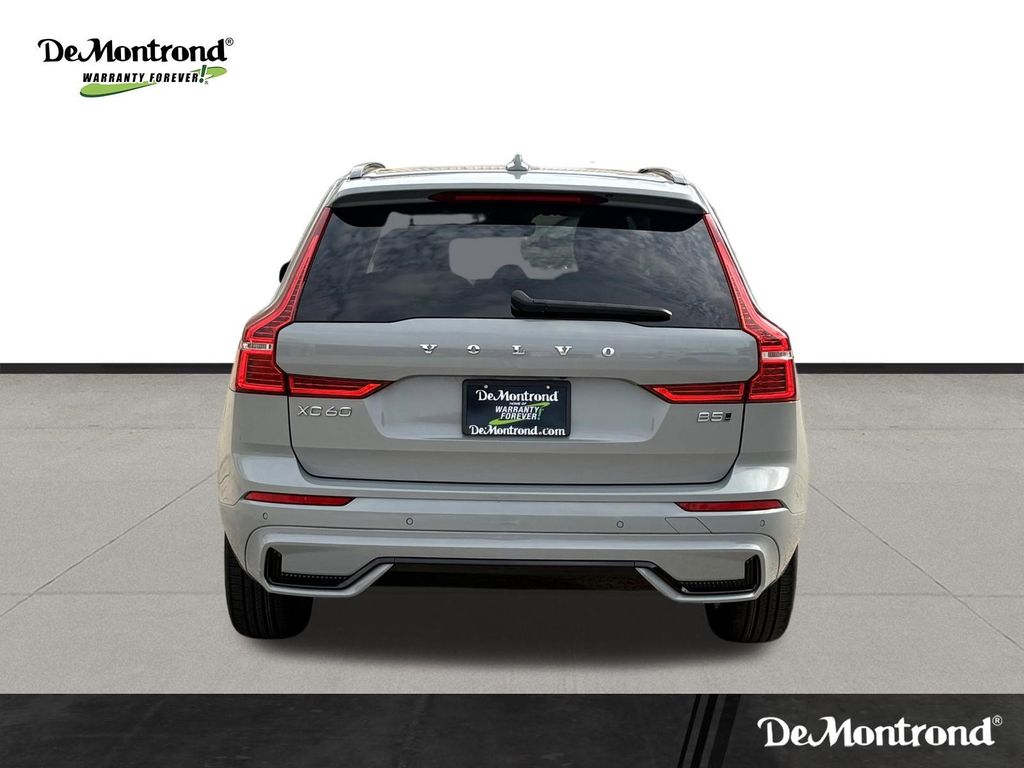 Certified Used 2024 Gray Metallic Volvo B5 Core image 5