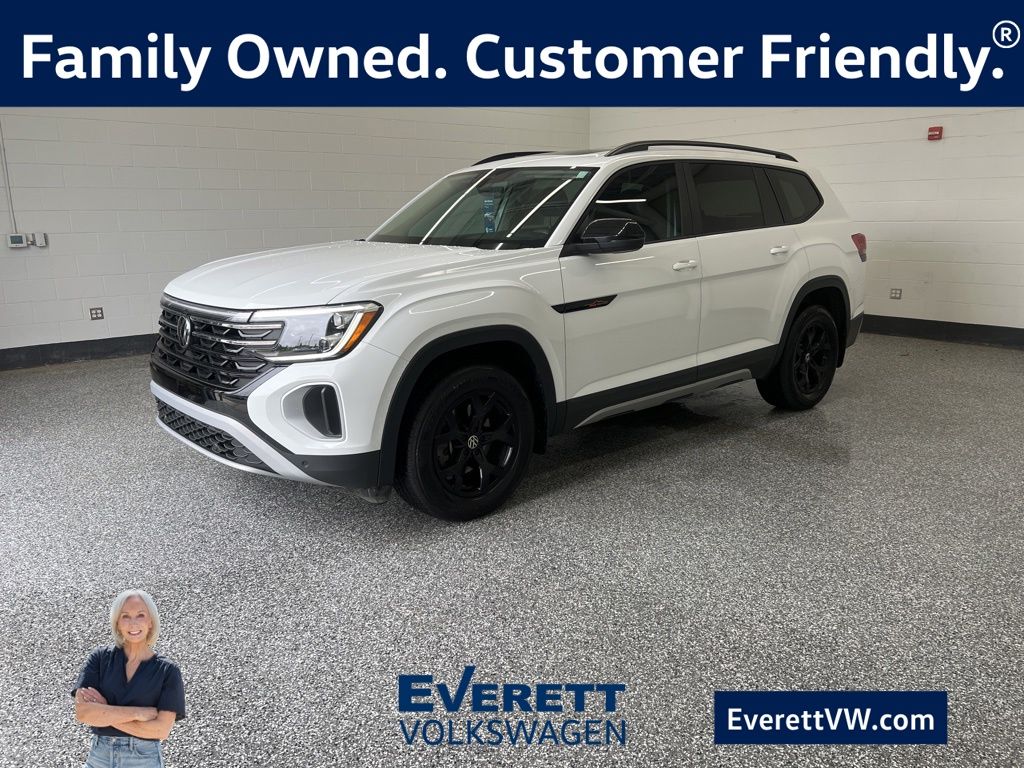 Pure White 2024 Volkswagen Atlas Peak Edition SE 4Motion with Technology SUV / Crossover All-Wheel Drive 8-Speed Automatic