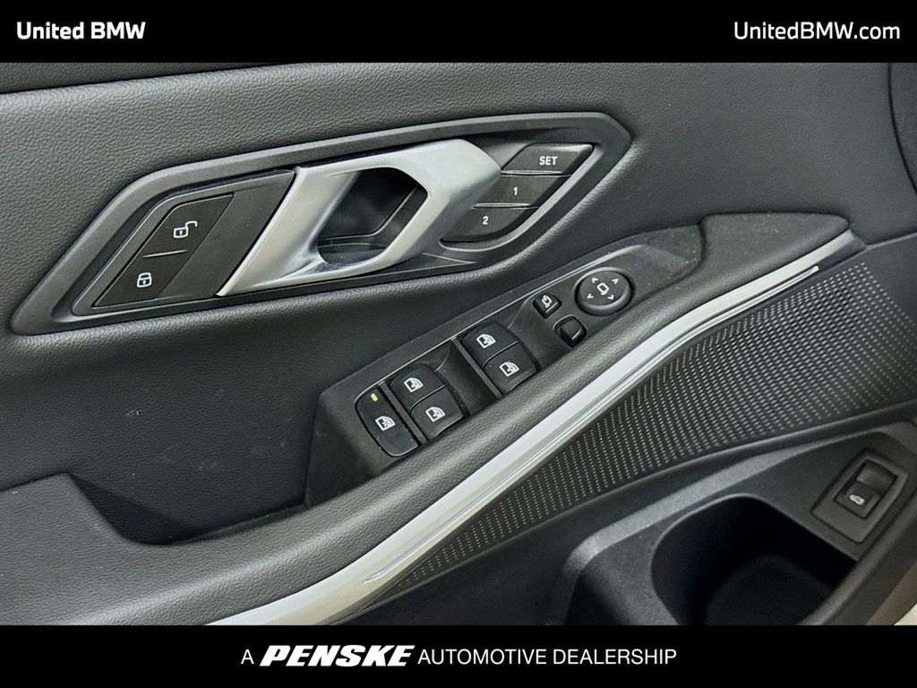 Thumbnail: 2025 BMW 3 Series - 3