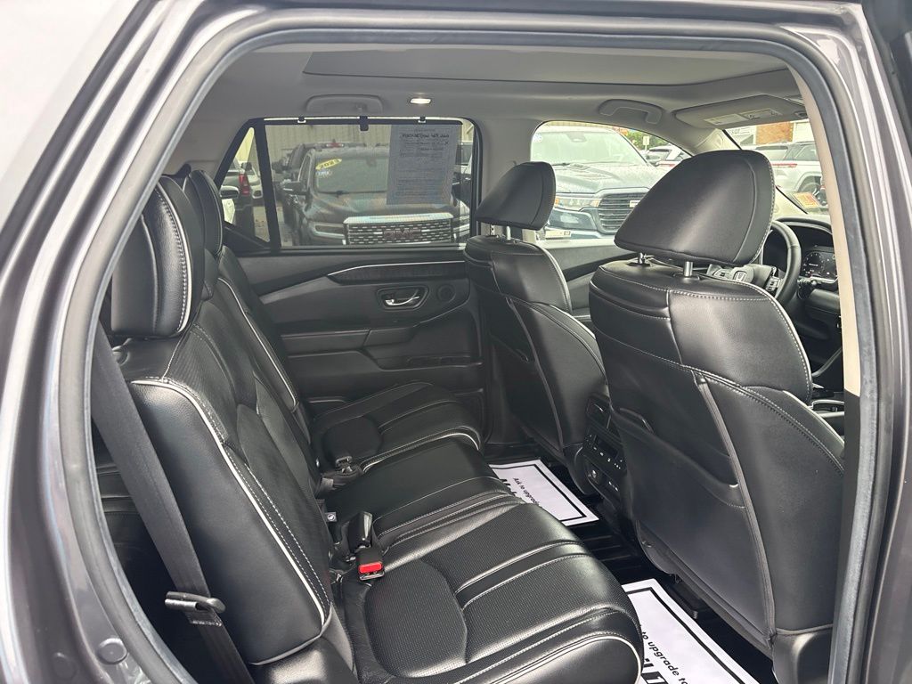 Used 2025 Honda Pilot SUV