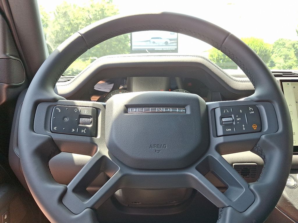 Thumbnail: 2025 Land Rover Defender - 10