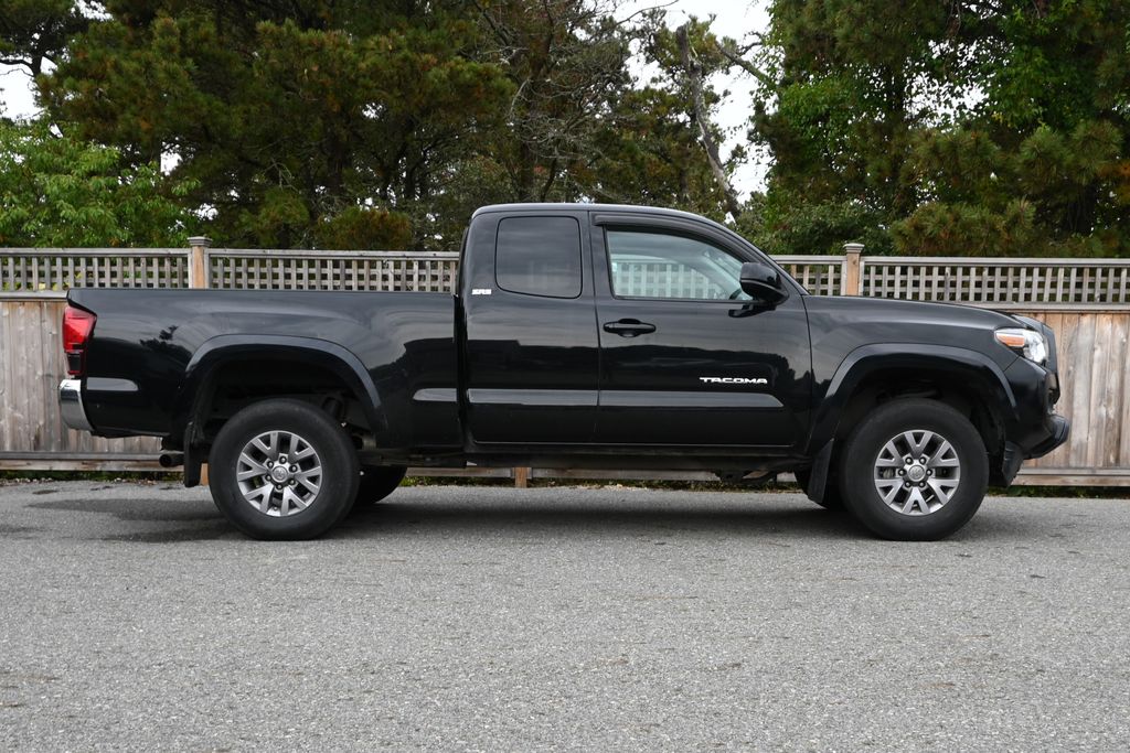 Thumbnail: 2019 Toyota Tacoma - 6