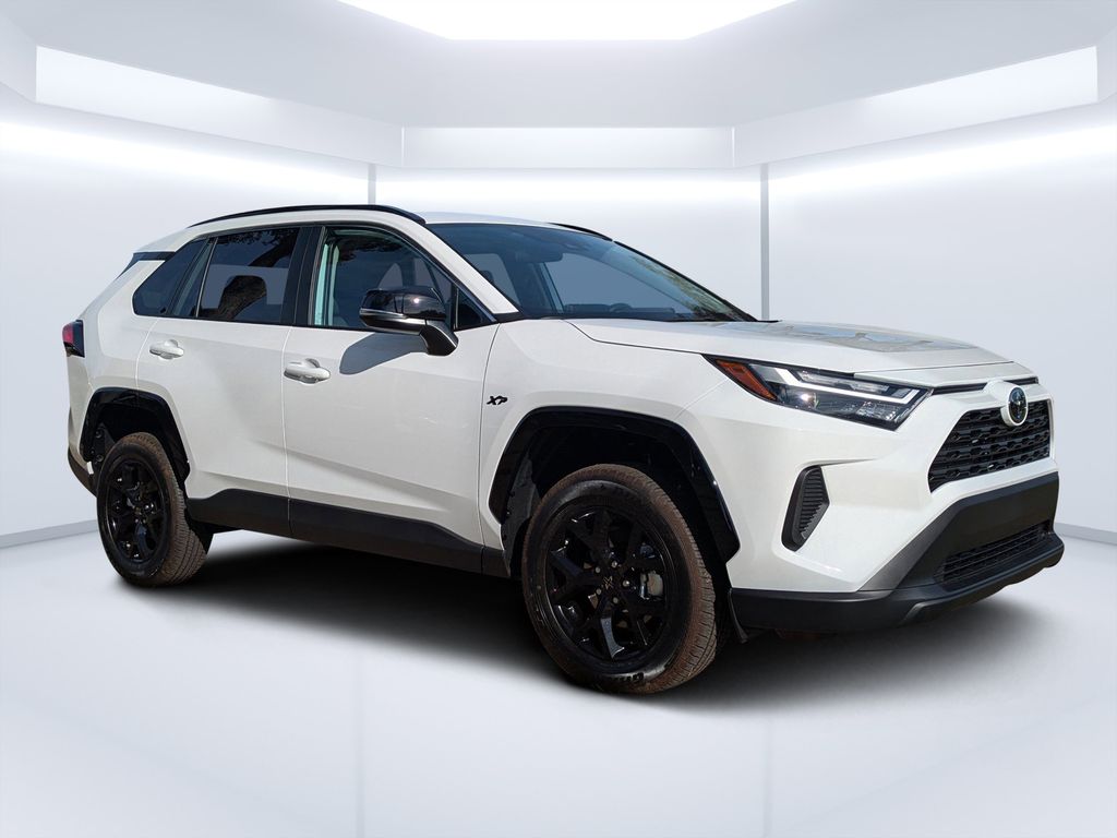 2025 Toyota RAV4 XLE FWD