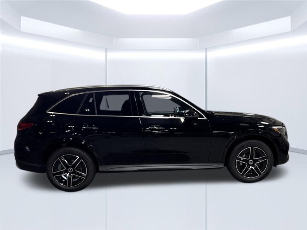 Thumbnail: 2027 Mercedes-Benz GLC - 6
