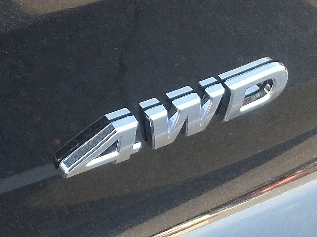 2025 Nissan Pathfinder SV 12