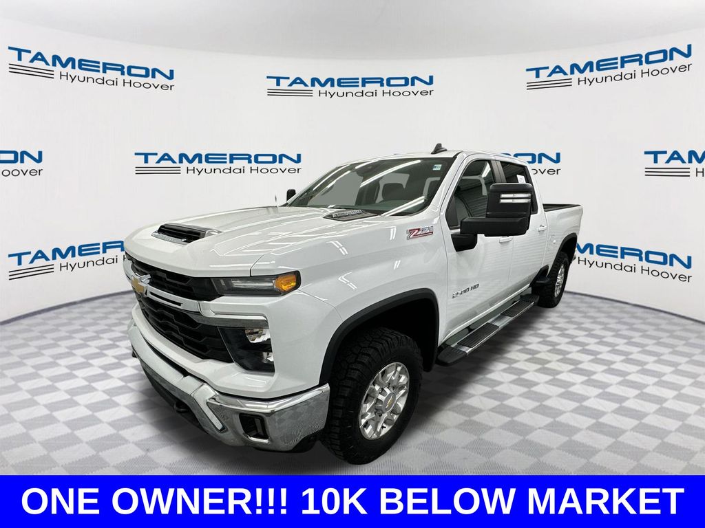 Summit White 2025 Chevrolet Silverado 2500HD Pickup Truck Four-Wheel Drive Automatic