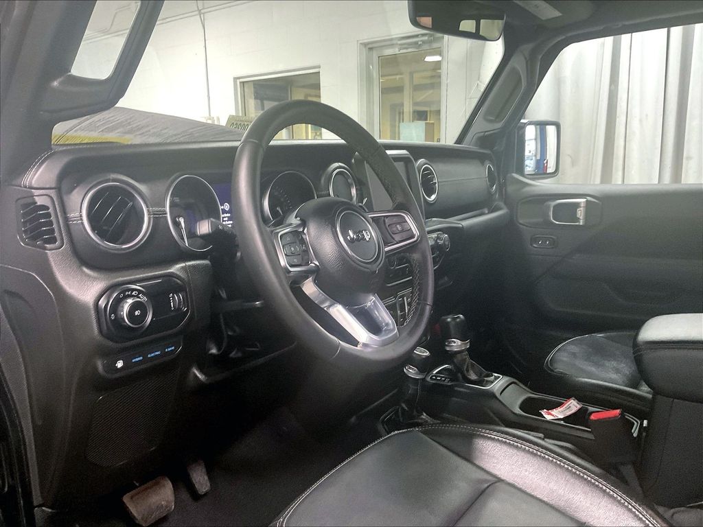 2023 Jeep Wrangler — photo 8