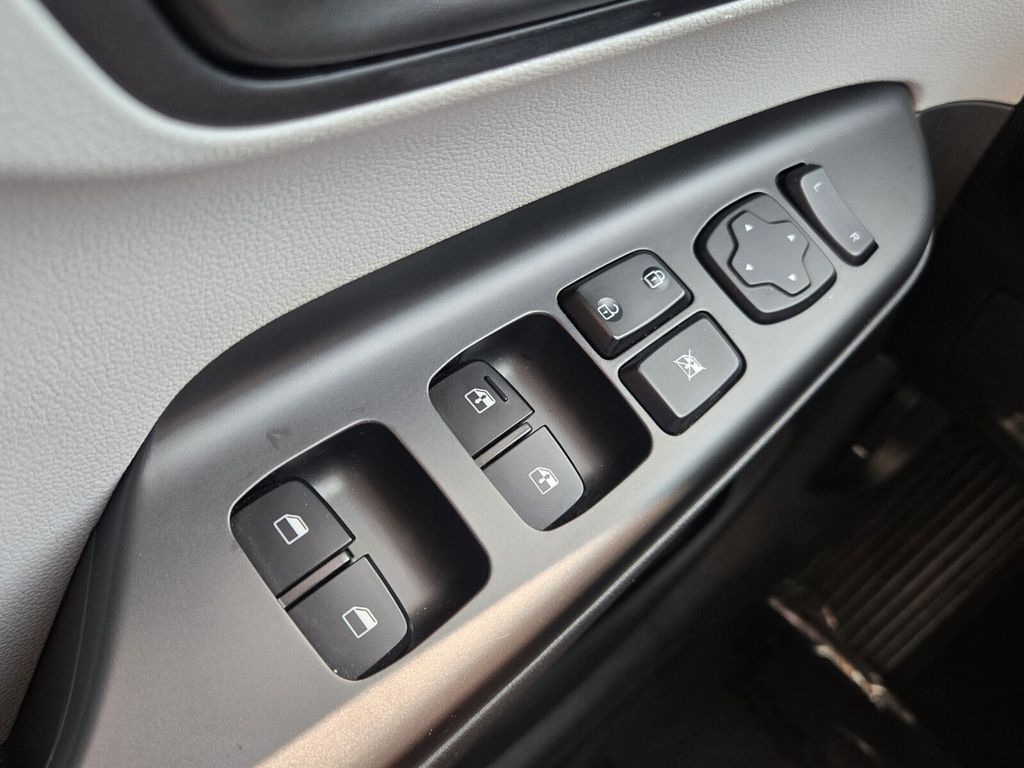 2023 Hyundai Kona - $19,599