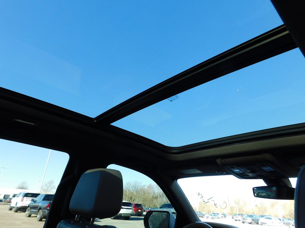 Thumbnail: 2021 Chevrolet Tahoe - 4