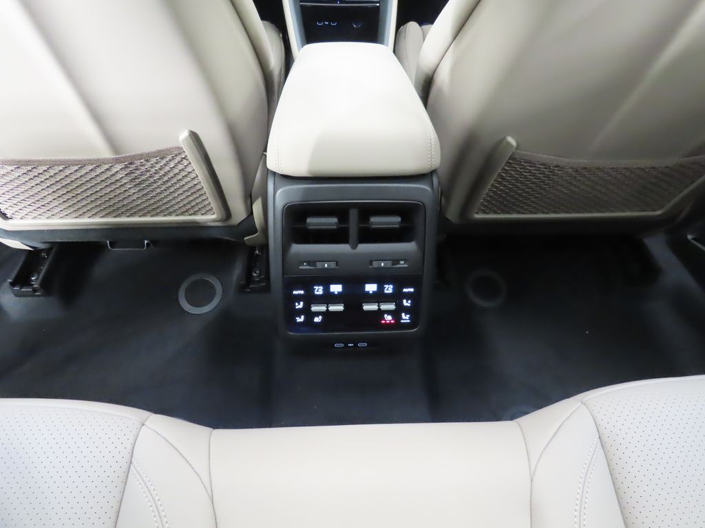 Thumbnail: 2025 Porsche Macan - 32