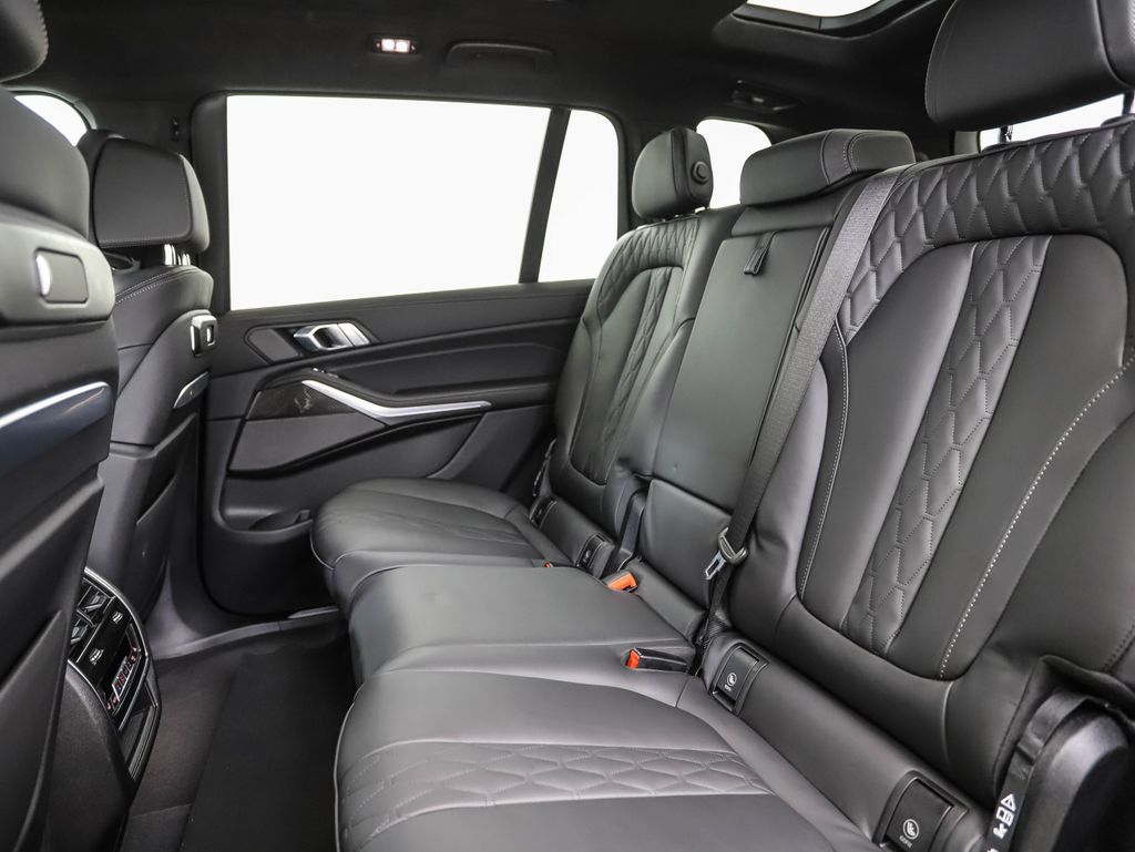Thumbnail: 2025 BMW X7 - 22