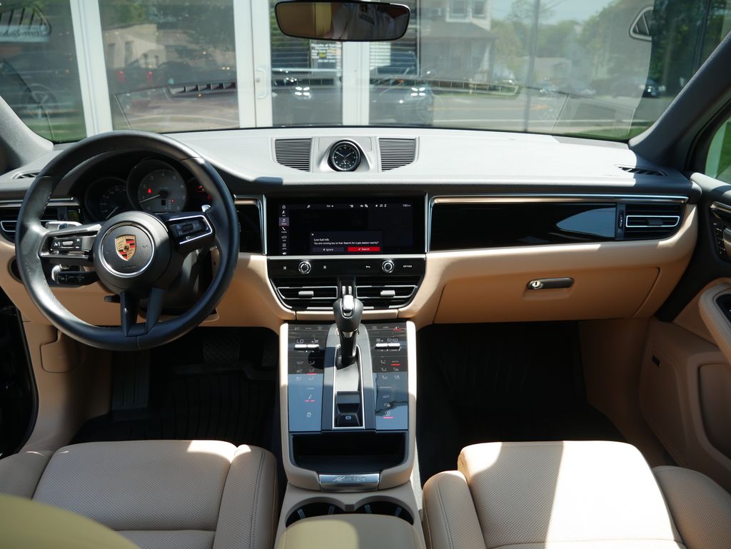 Thumbnail: 2023 Porsche Macan - 29