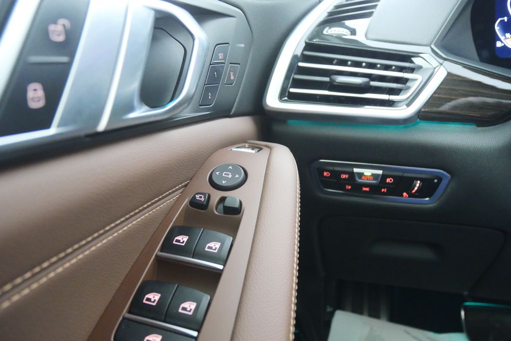 Thumbnail: 2021 BMW X5 - 22