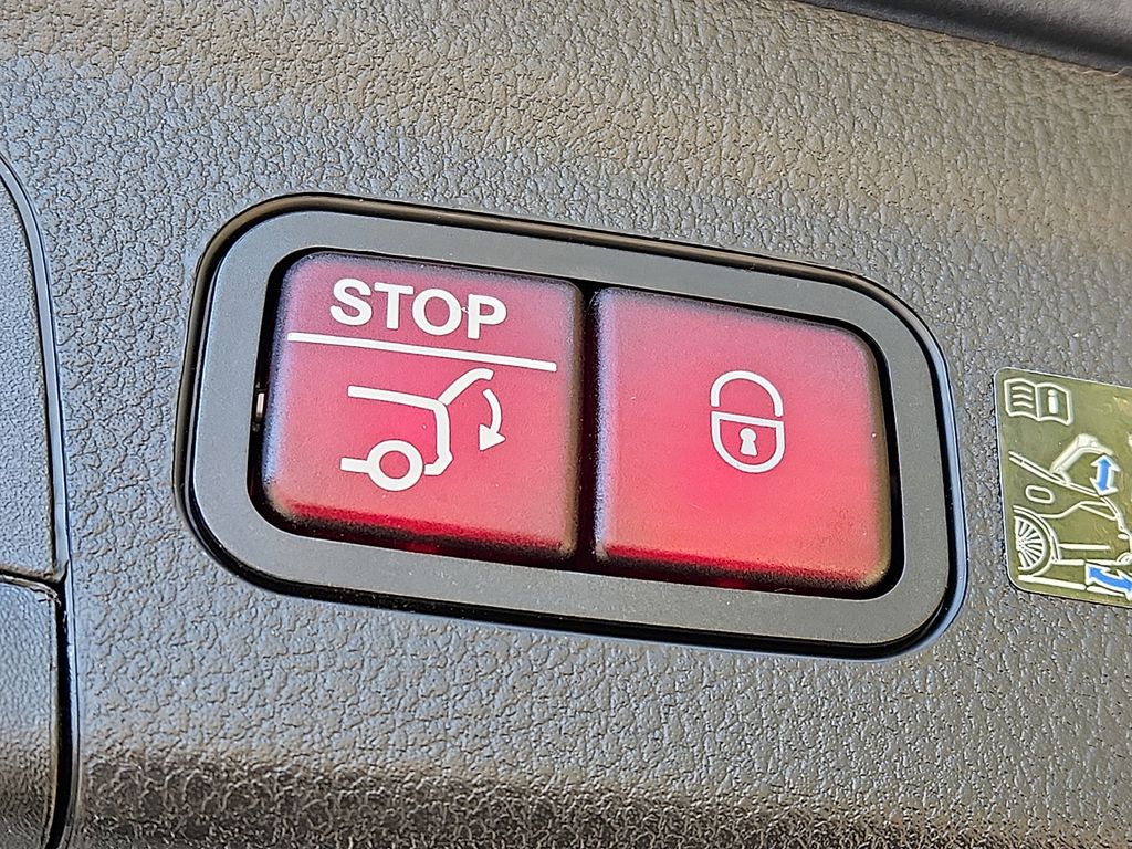 Thumbnail: 2025 Mercedes-Benz GLE - 28