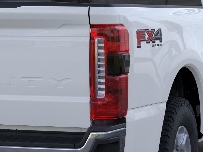 New 2026 Oxford White Ford XLT image 21
