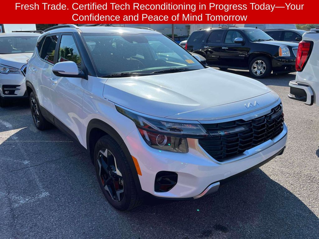 Snow White Pearl 2024 Kia Seltos EX FWD SUV / Crossover Front-Wheel Drive Continuously Variable Transmission