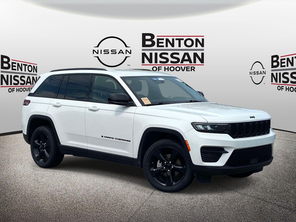 Bright White Clearcoat 2023 Jeep Grand Cherokee SUV / Crossover Four-Wheel Drive 8-Speed Automatic