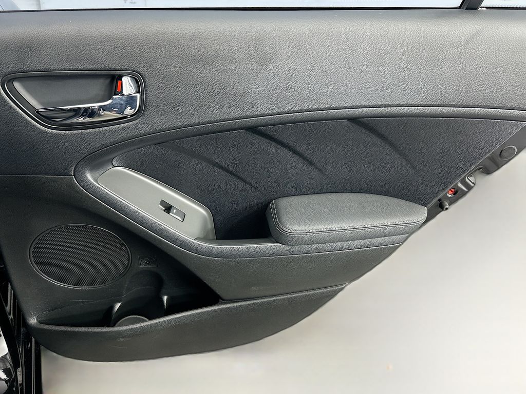 Thumbnail: 2018 Kia Forte - 25