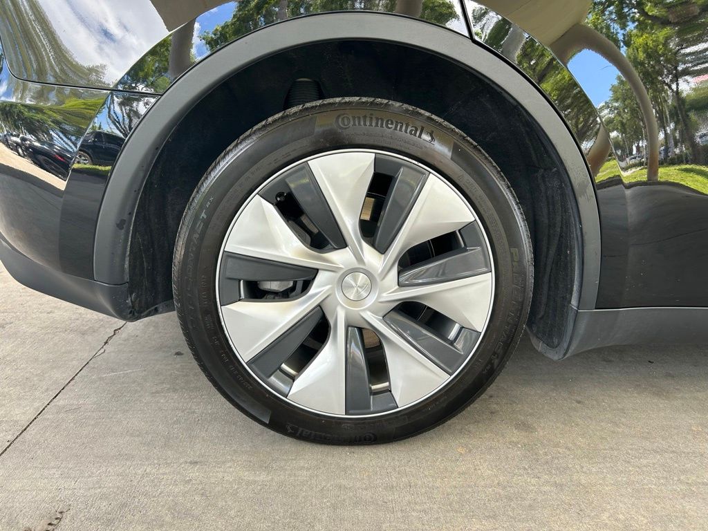Used 2024 Black Tesla Long Range image 17