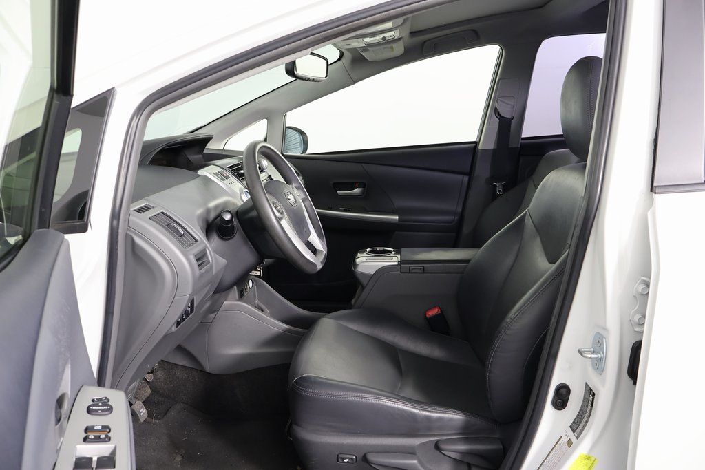 Thumbnail: 2012 Toyota Prius v - 9