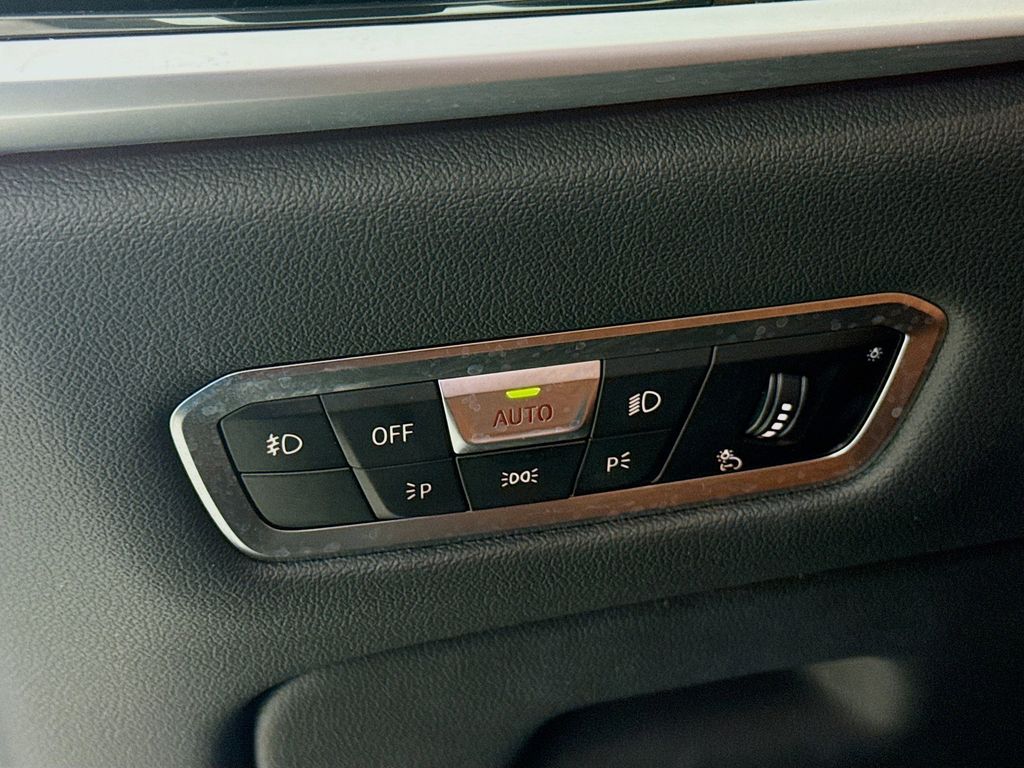 Thumbnail: 2021 BMW X7 - 10