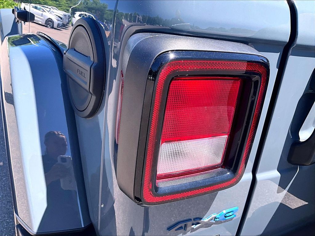 2024 Jeep Wrangler — photo 31