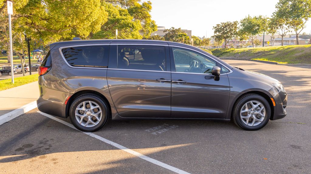 Used 2017 Chrysler Pacifica Touring L 4D Passenger Van