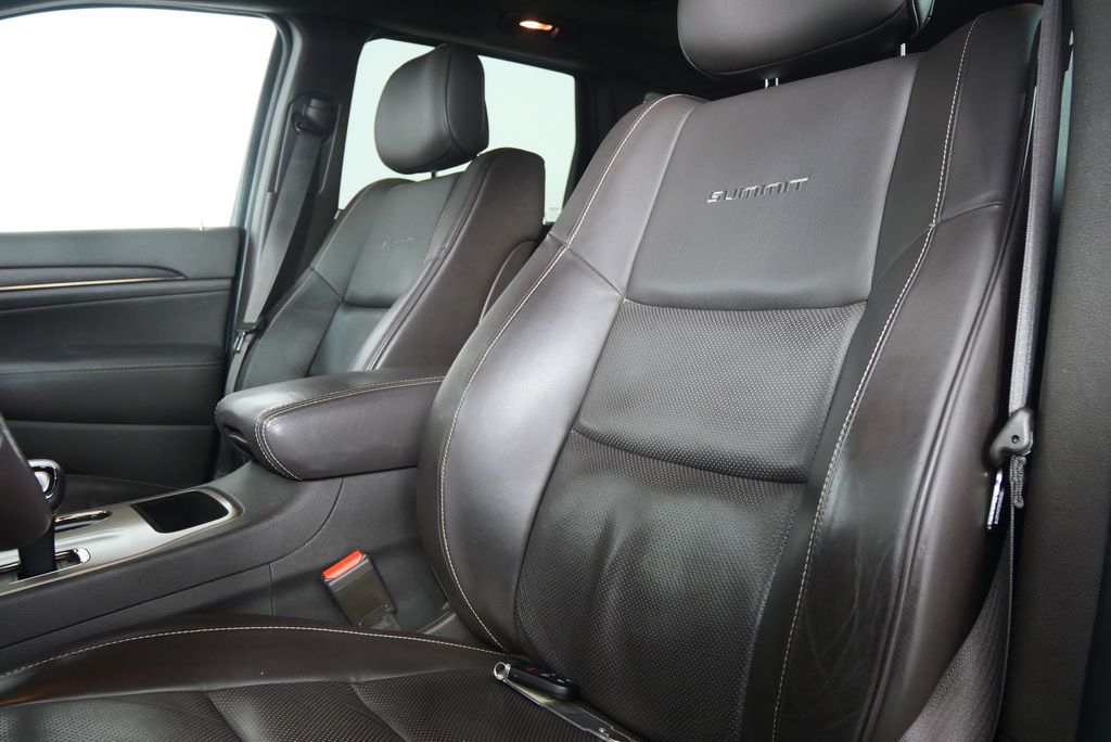 Thumbnail: 2015 Jeep Grand Cherokee - 11