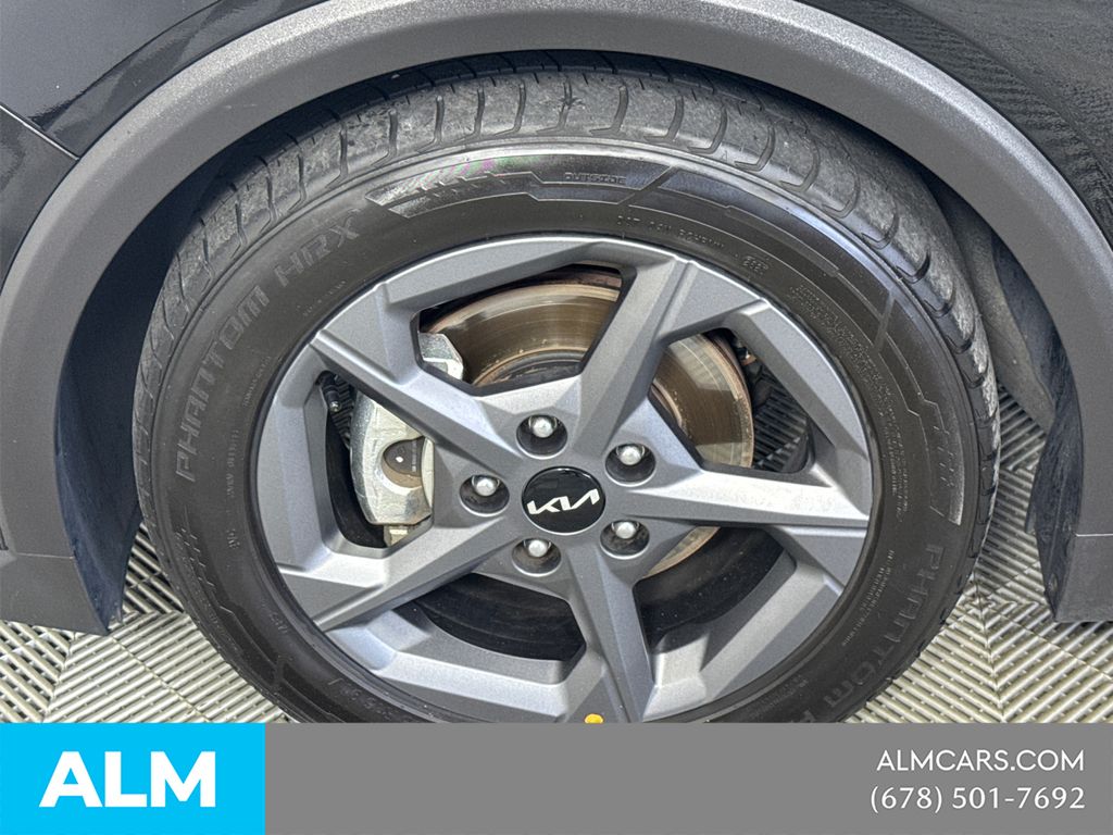 Used 2025 Black Kia LXS image 15