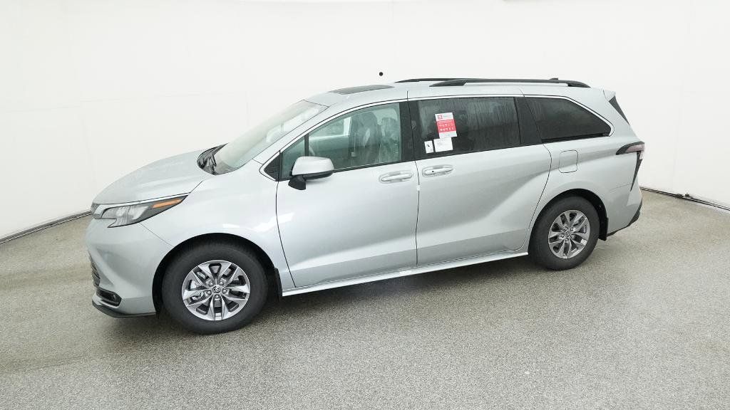 Thumbnail: 2025 Toyota Sienna - 9