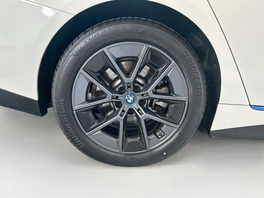 Thumbnail: 2023 BMW i4 - 32