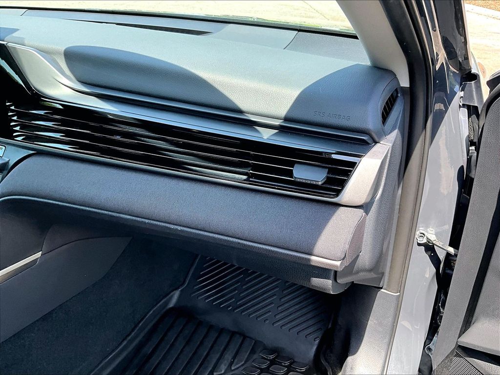 2025 Toyota Camry — photo 13