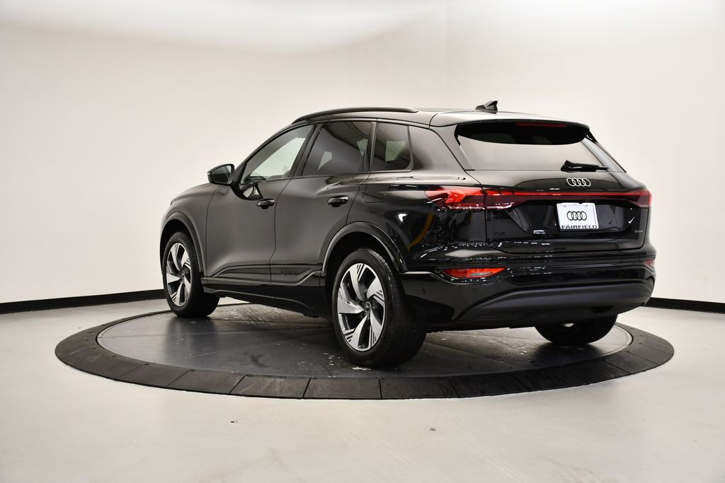 Thumbnail: 2025 Audi Q6 e-tron - 3