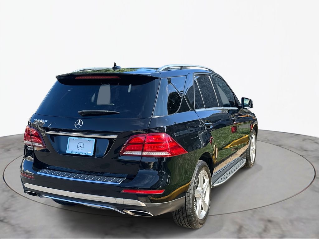 Thumbnail: 2017 Mercedes-Benz GLE - 7