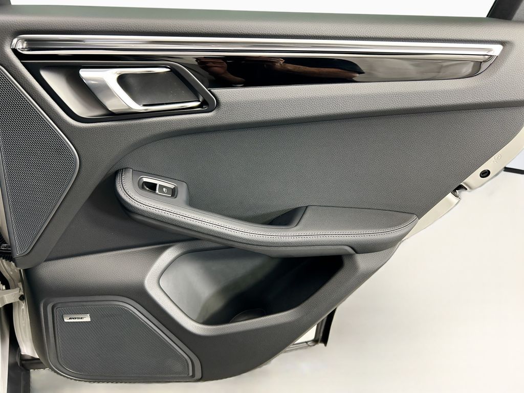 Thumbnail: 2026 Porsche Macan - 28