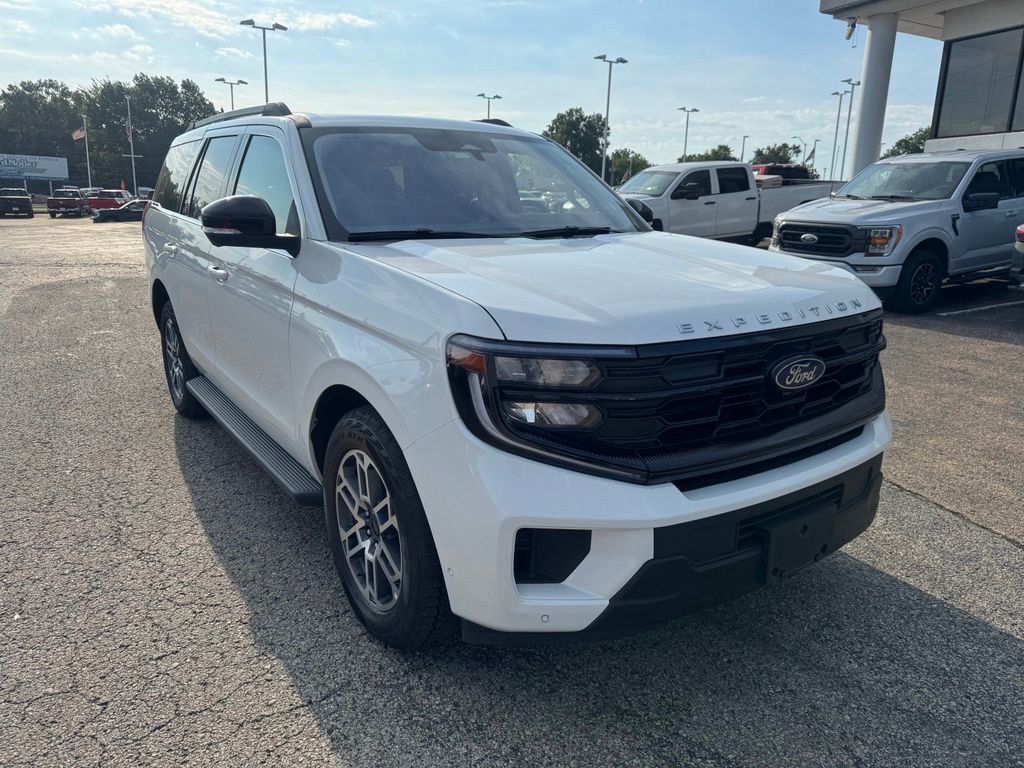 Star White Metallic Tri-Coat 2025 Ford Expedition SUV / Crossover Four-Wheel Drive Automatic